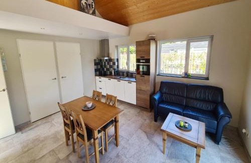Baarland House | Beachside Getaway with Garden & barbecue, cleaning included