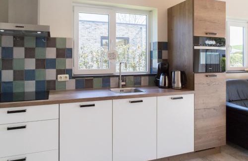 Baarland House | Beachside Getaway with Garden & barbecue, cleaning included
