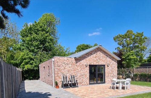 Baarland House | Beachside Getaway with Garden & barbecue, cleaning included