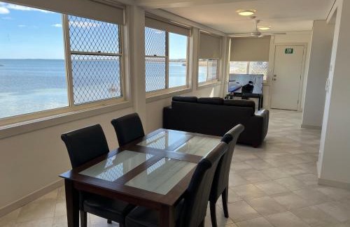 Ripon Apartment | Beachside & Jetty View Apartment 5 - Harbour Master Apt