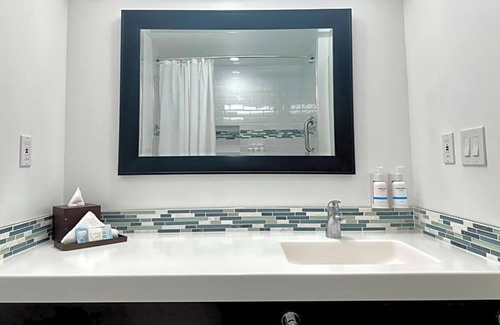 Old Towne Hotel | Beachside Stay – Walk to Shoreline, Cafés & Local Seal Beach Charm