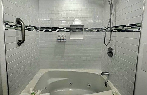 Old Towne Hotel | Beachside Stay – Walk to Shoreline, Cafés & Local Seal Beach Charm