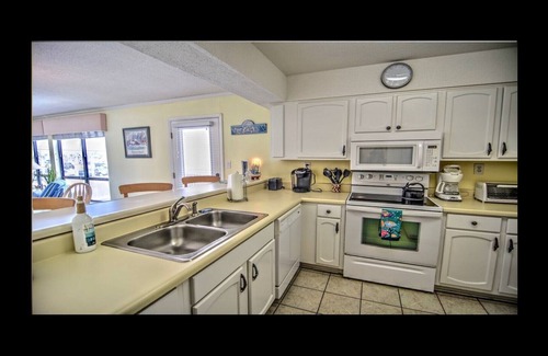Navarre Beach Condo | Beachview Complex - Steps from the beach, Swimming pool, and Tennis Court