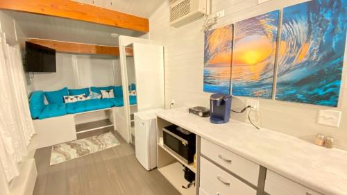 Crystal Beach House | Beachy blue vacation vibes & pet friendly