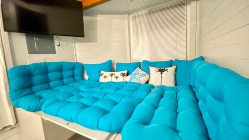Crystal Beach House | Beachy blue vacation vibes & pet friendly