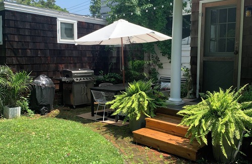 Village of Southampton House | Beachy Chic South of the Hwy in SH Village just 3blks to shops, food and fun!🏖️