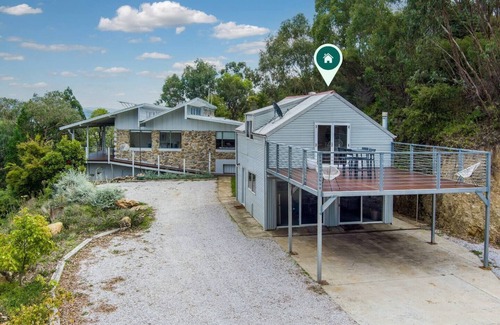 Riverlea Cottage | Bear Cottage Eco Escape in the Hills of Riverlea