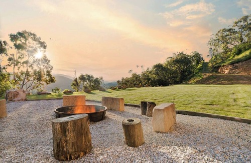 Riverlea Cottage | Bear Cottage Eco Escape in the Hills of Riverlea