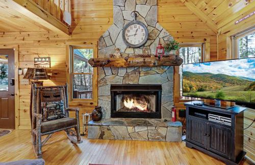 Epworth House | Bear Creek - Fightingtown Creek - Creek Views on Fightingtown Creek, Hot Tub, Game Room, Fireplaces - Epworth, GA