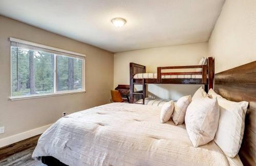 North Upper Truckee House | Bear Cub Cabin - Pets - Hot tub - Arcade Game