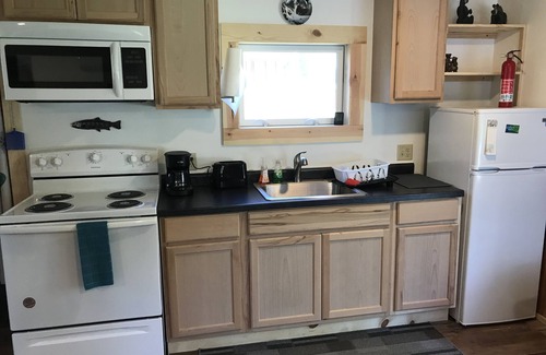 Federal Dam Cabin | Bear Den Cabin - 3 blocks from the iconic Federal Dam and Leech Lake!