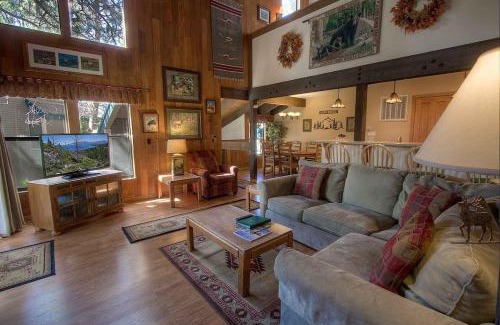 South Lake Tahoe Apartment | Bear Lake Hideaway condo