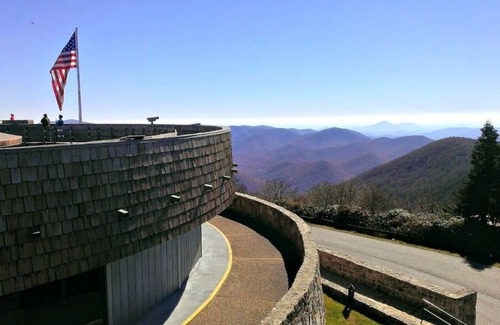 Sautee Nacoochee Cottage | Bear Paw Cottage #4 Queen Log Bed: Peaceful ; Pet Friendly; Close to Helen!