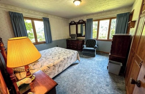 Cabins Cottage | Bear Paw Cottage- North Fork River Front with a 12 minute drive to Seneca Rocks