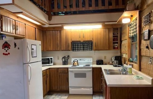 Alpine Lake Cabin | Bearadise Cabin where the relaxation begins!