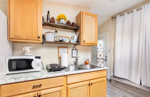Tahoe Island Apartment | BEARadise Studio ~ Private SAUNA & Pet friendly ~ hosted by Fill Your Nature Cup
