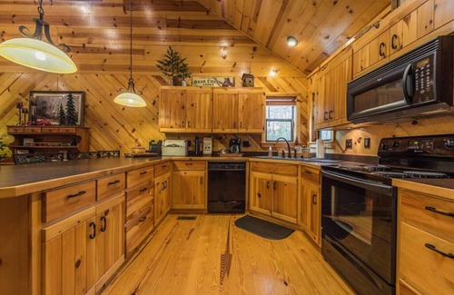 Winrock House | BearCreek Cabin, Nostalgic, Park-like setting