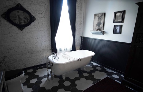 Chester Hotel | Beard and Lady Inn