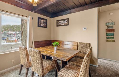 Big Bear Lake House | Bears Eye View - Steps to Bear Mountain Ski Resort!