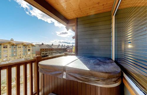 Big White Ski Resort House | Bears Paw 5