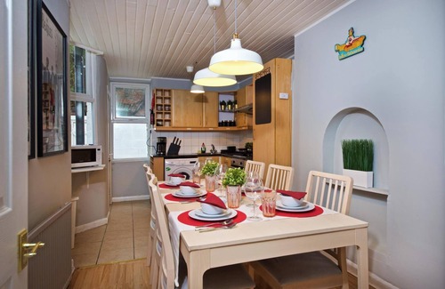 Liverpool House | Beatles Themed Spacious 5 Bedrooms Terraced House