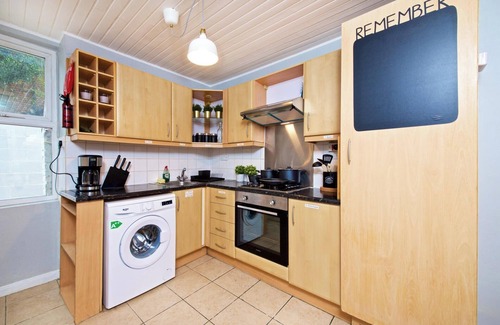 Liverpool House | Beatles Themed Spacious 5 Bedrooms Terraced House