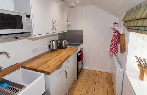 Bornesketaig Cottage | BEATON'S CROFT HOUSE - UIG SKYE, romantic, with open fire in Uig