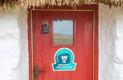 Bornesketaig Cottage | BEATON'S CROFT HOUSE - UIG SKYE, romantic, with open fire in Uig