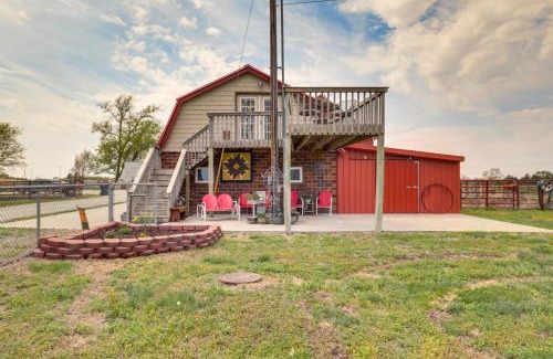 Holmesville Apartment | Beatrice Studio with Fire Pit Near Golf!