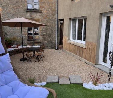 Avranches Apartment | Beau Loft room proche mont saint Michel jaccuzi illimité en plein centre Avranches