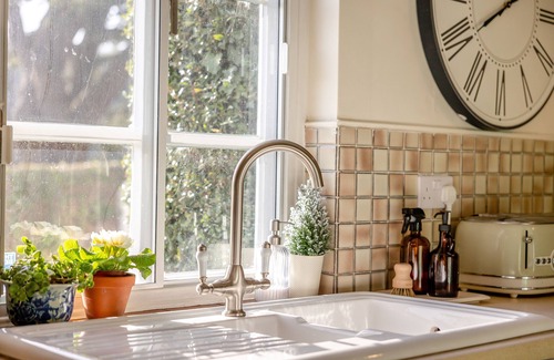 Ironbridge House | Beau View Cottage - Three Bedroom House, Sleeps 5