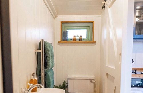 La Moye Cabin | Beaucette Marina