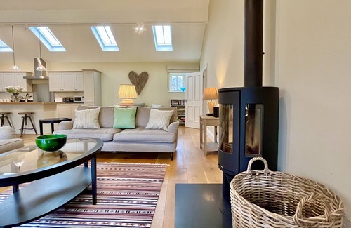 North Stoke Cottage | Beaufort Barn by inspirestays-com - a cottage that sleeps 6 guests in 3 bedrooms