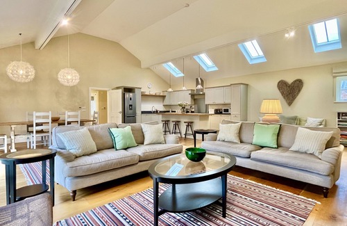 North Stoke Cottage | Beaufort Barn by inspirestays-com - a cottage that sleeps 6 guests in 3 bedrooms
