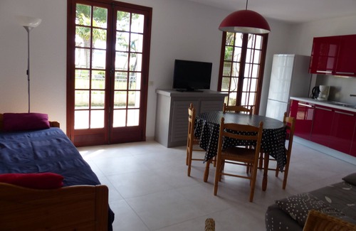 Saint-Georges-de-Didonne Apartment | Beautiful 2-room apartment for 4 people, ground floor, private terrace, sea and beach view