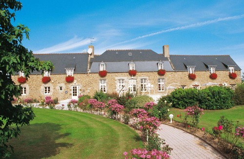 Saint-Jouan-des-Guerets Apartment | Beautiful apartment for 5 people with WIFI, pool, TV and terrace