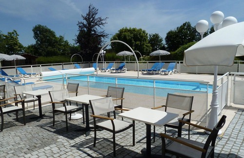 Saint-Jouan-des-Guerets Apartment | Beautiful apartment for 5 people with WIFI, pool, TV and terrace