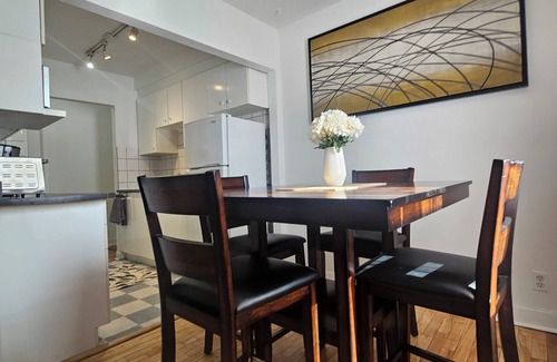 Sainte-Anne-de-Bellevue Apartment | Beautiful 1-bedroom apartment with AC, WiFi & Parking in Sainte-Anne-de-Bellevue