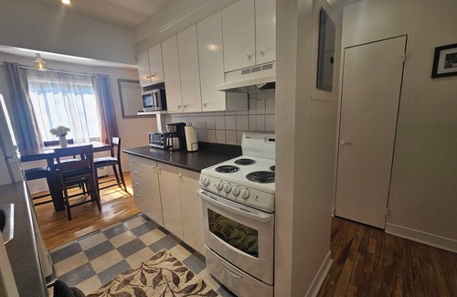 Sainte-Anne-de-Bellevue Apartment | Beautiful 1-bedroom apartment with AC, WiFi & Parking in Sainte-Anne-de-Bellevue