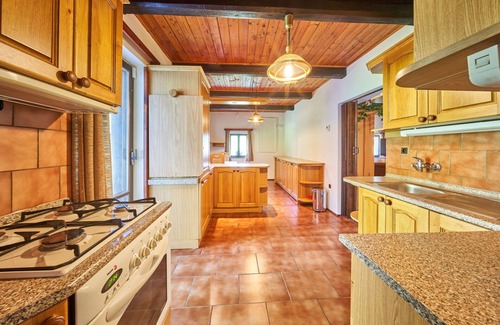 Jivka Villa | Beautiful private villa for 21 people with WIFI, TV, patio and parking