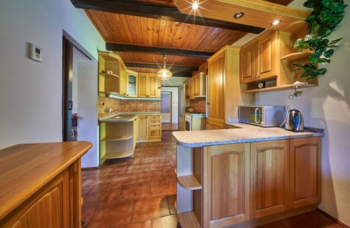 Jivka Villa | Beautiful private villa for 21 people with WIFI, TV, patio and parking