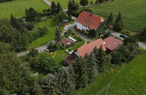 Ruppersdorf Condo | Beautiful 4-bed room *, wheelchair accessible, accommodation in the middle of the garden,