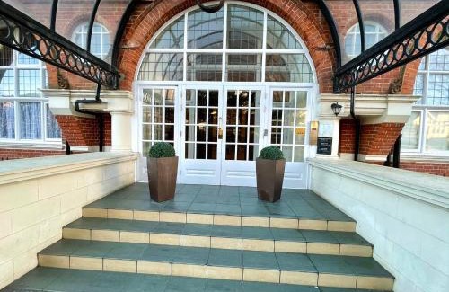 Boscombe Apartment | Beautiful 1 bedroom self contained apartment, Allocated parking, Gym and Pool Table, near to Seafront and Highstreet - Brought to you by Coastline Retreats