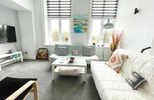 Boscombe Apartment | Beautiful 1 bedroom self contained apartment, Allocated parking, Gym and Pool Table, near to Seafront and Highstreet - Brought to you by Coastline Retreats