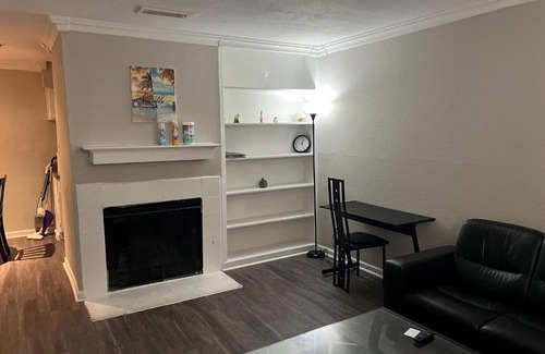 George Bush Park/Eldridge Apartment | Beautiful 1-bedroom Townhome with nice amenities