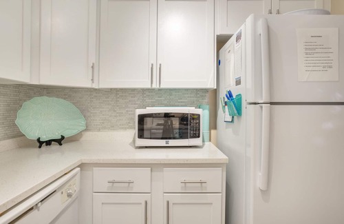 South Beach Condo | Beautiful 1 Bedroom Bluff Villa with view of Sound