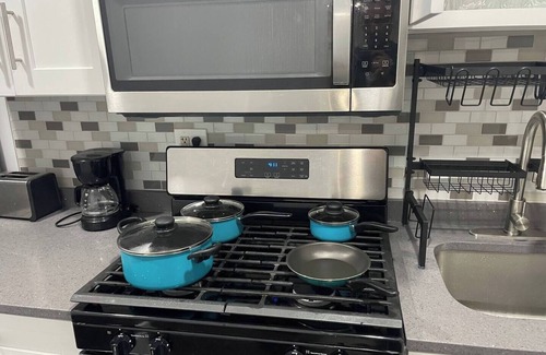 Newark Apartment | Beautiful 1 BR Apt Basment,35 min to NYC