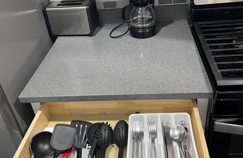Newark Apartment | Beautiful 1 BR Apt Basment,35 min to NYC