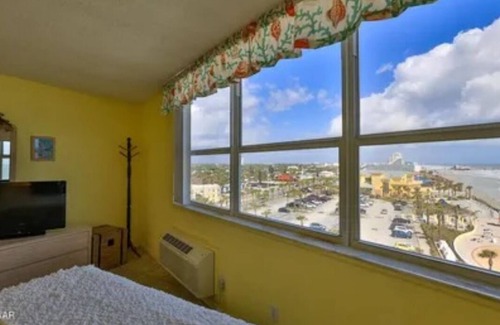 Lenox Park Condo | Beautiful 1-private bedroom ocean front condo in enjoyable Daytona Beach