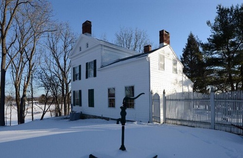 Hudson House | Beautiful 1810 Federal House - 35 Park-like Acres Swimming Pond Mins from Hudson